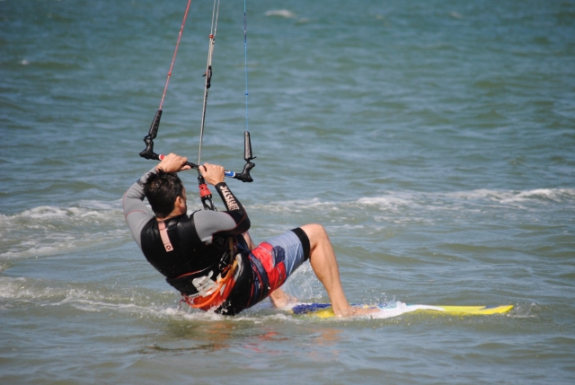  在 Mar Menor 控制风筝 